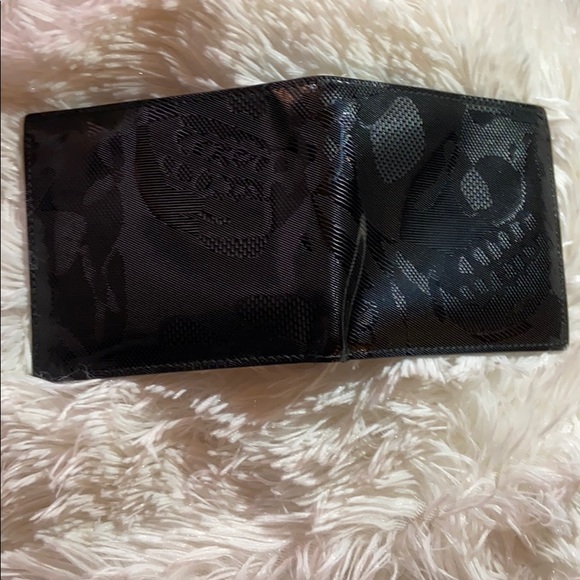 Alexander McQueen Unisex Leather Skull Bi-fold - Picture 6 of 6
